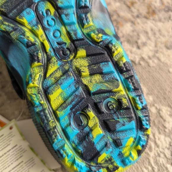 Youth Crocs Classic lined Tie dye marble NWT Kids 6 - Picture 8 of 8